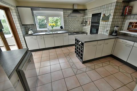 30 Crescent Walk, West Parley, Ferndown, BH22 8PZ
