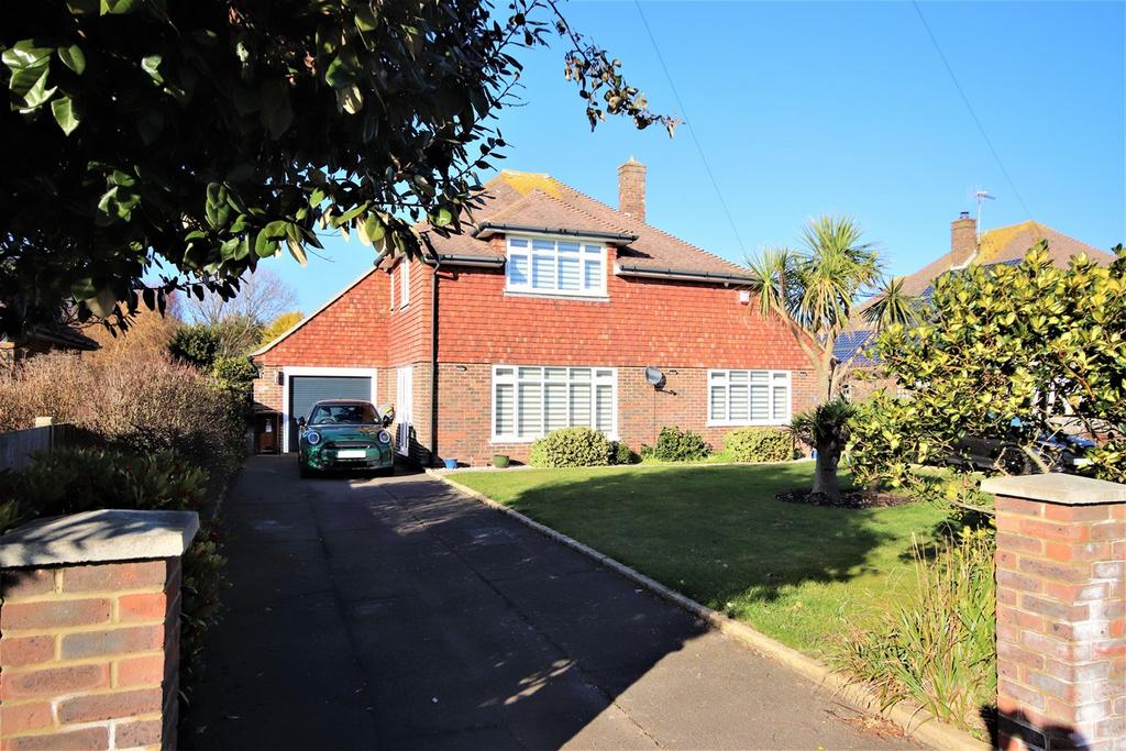 Hartfield Road, Cooden, BexhillonSea, TN39 4 bed detached bungalow £899,950