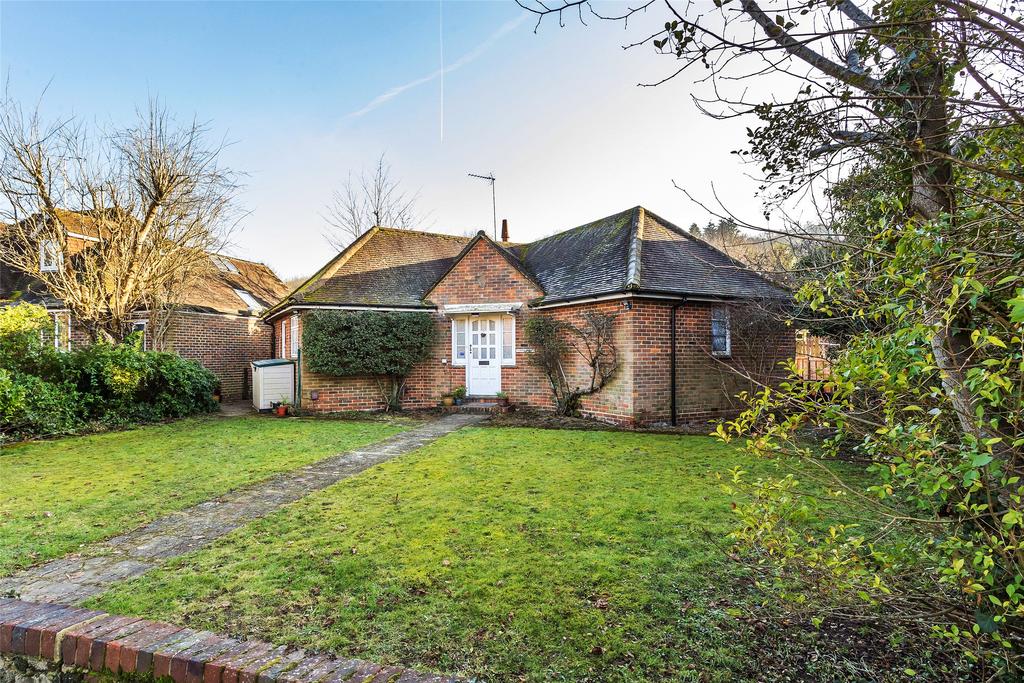 Longfield Road, Dorking, Surrey, RH4 2 bed bungalow £700,000