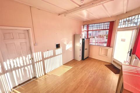 Property to rent - London Road, Leigh-On-Sea
