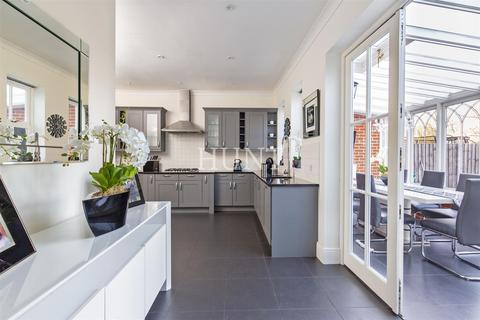 4 bedroom townhouse for sale - Brandesbury Square, Woodford Green, Essex