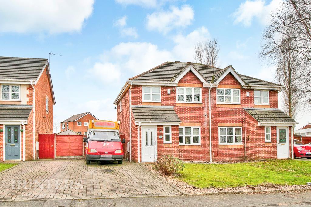 Kings Grove, Great Howarth, OL12 9HR 3 bed semidetached house £200,000