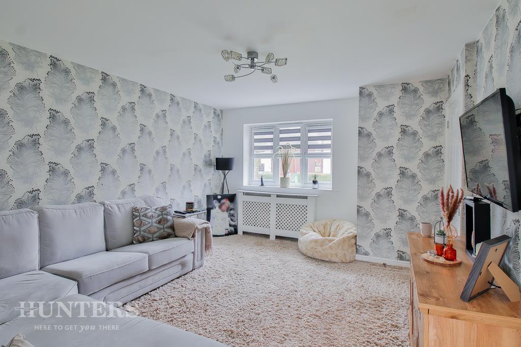 Kings Grove, Great Howarth, OL12 9HR 3 bed semidetached house £200,000