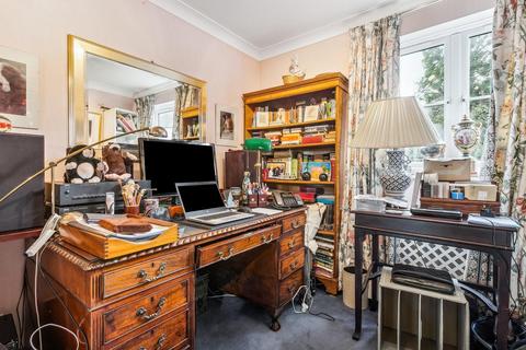 20 Fitzroy Crescent, London, W4 3EL