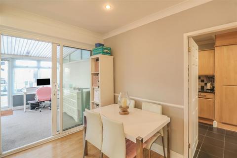 88 Chippingfield, Harlow, CM17 0DL