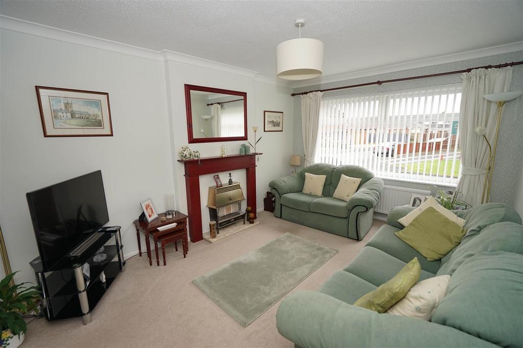 Eskdale Avenue, Blackrod, Bolton 3 bed semidetached house £245,000