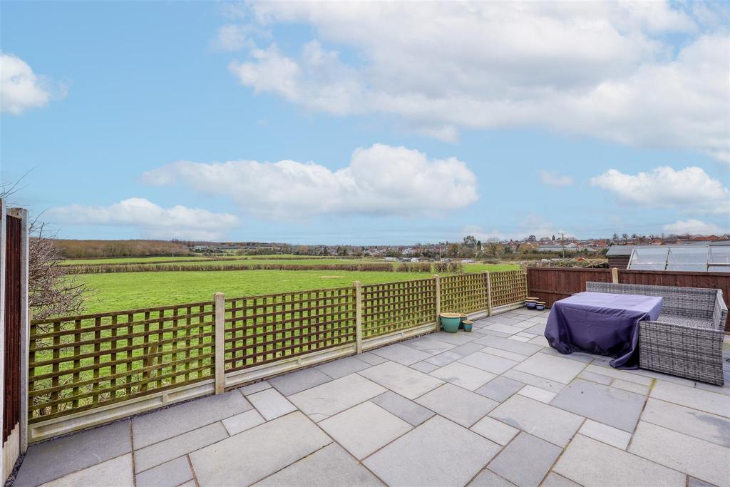 Pretoria Road, Ibstock 4 bed terraced house £1,195 pcm (£276 pw)