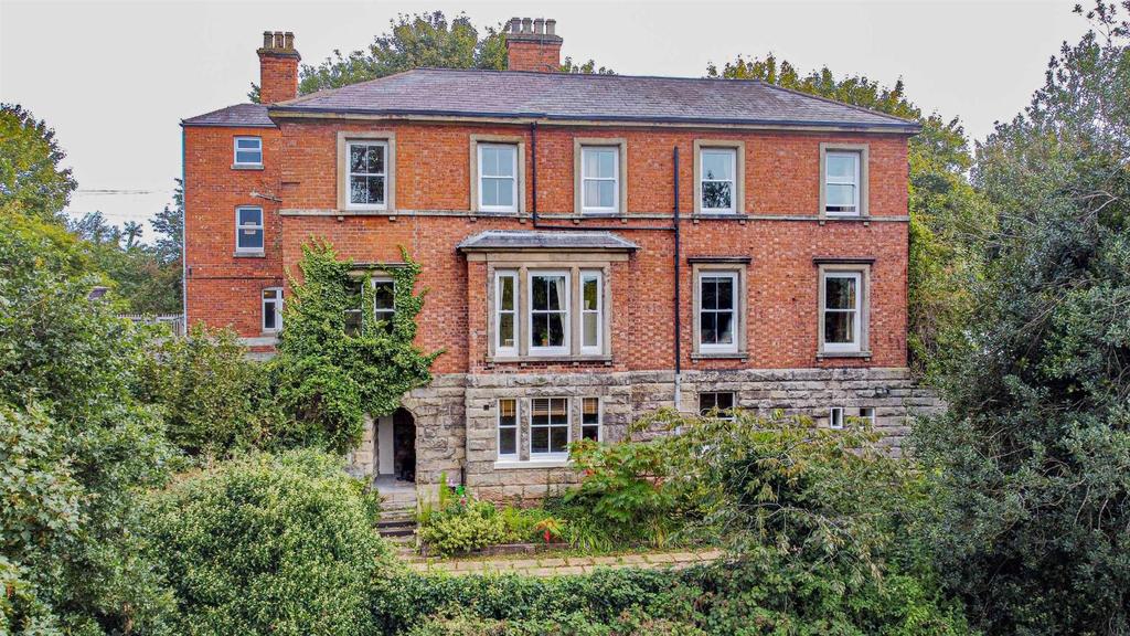 Berwick Road, Shrewsbury 2 bed apartment £650 pcm (£150 pw)