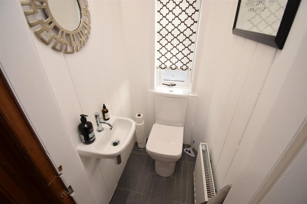 Upstairs wc.jpg