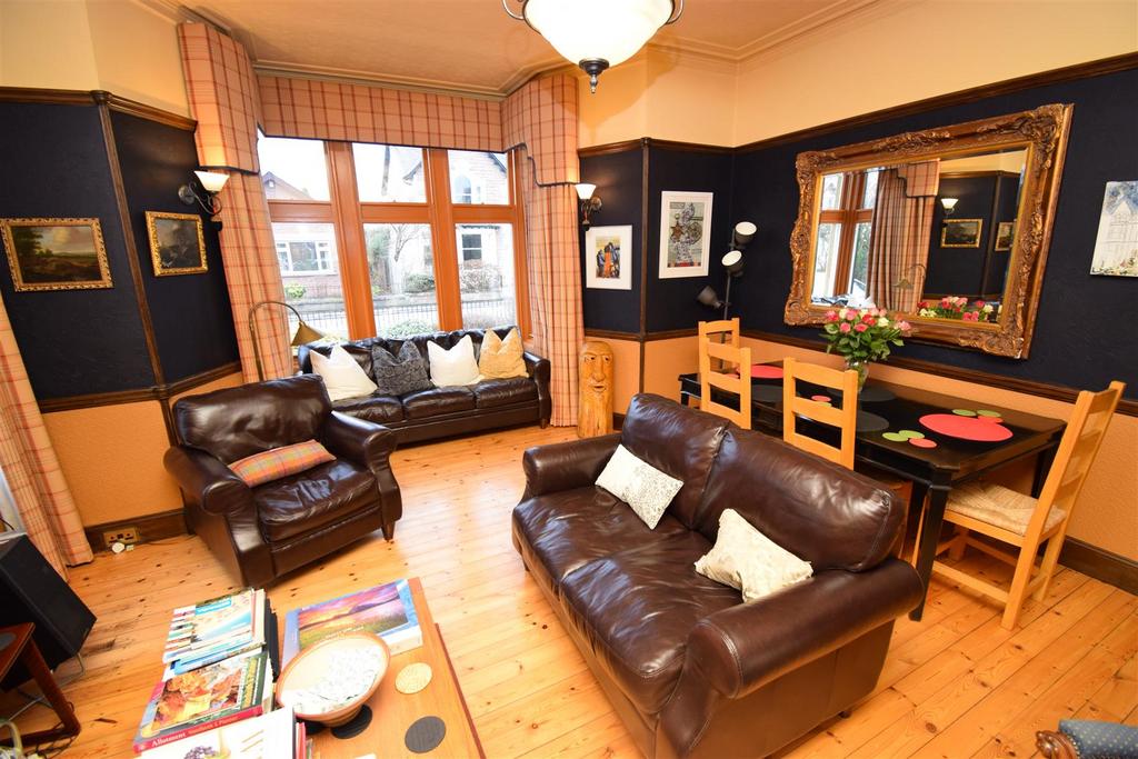 Loungedining room.jpg