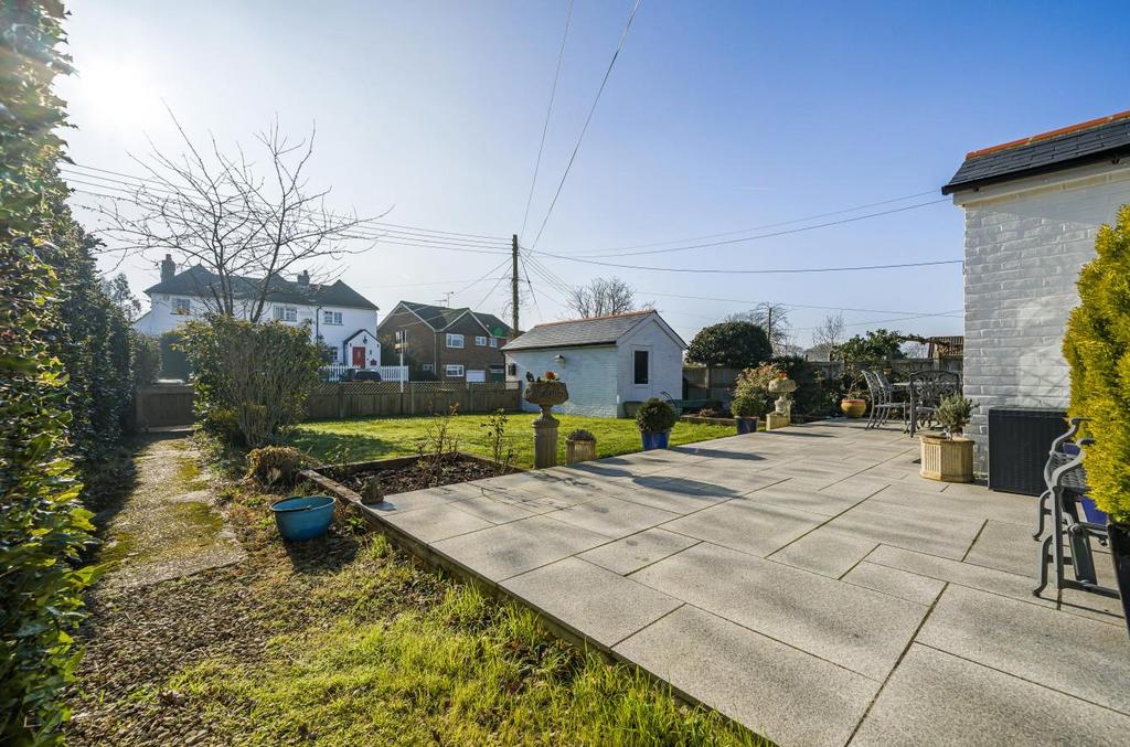 Link Road, Tyler Hill, Canterbury 2 bed detached bungalow £435,000
