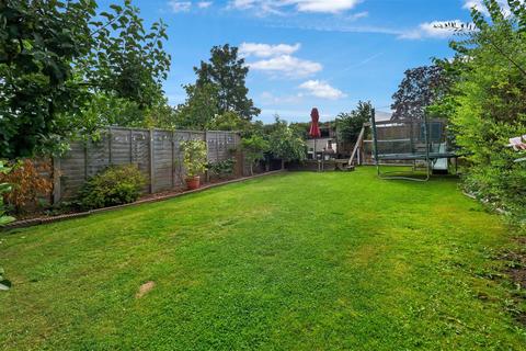 15 Manor Road, Studley, B80 7LN