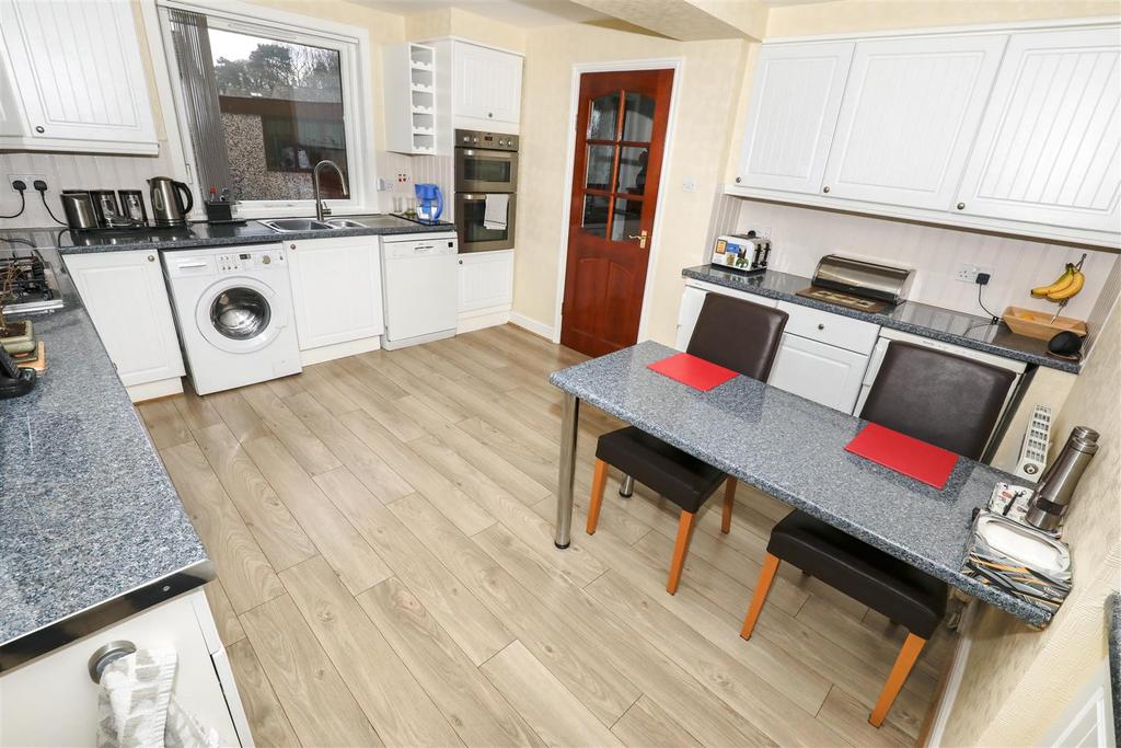 Scott Road, Glenrothes 3 bed end of terrace house £149,000