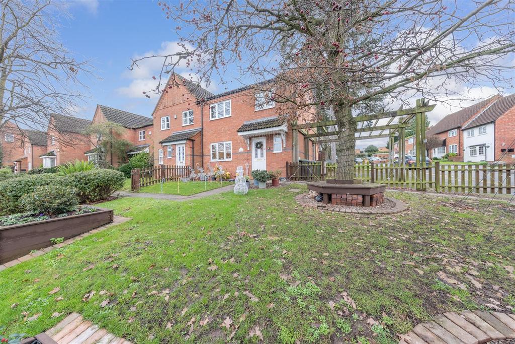 Old Vicarage Gardens, Studley 3 bed house £230,000