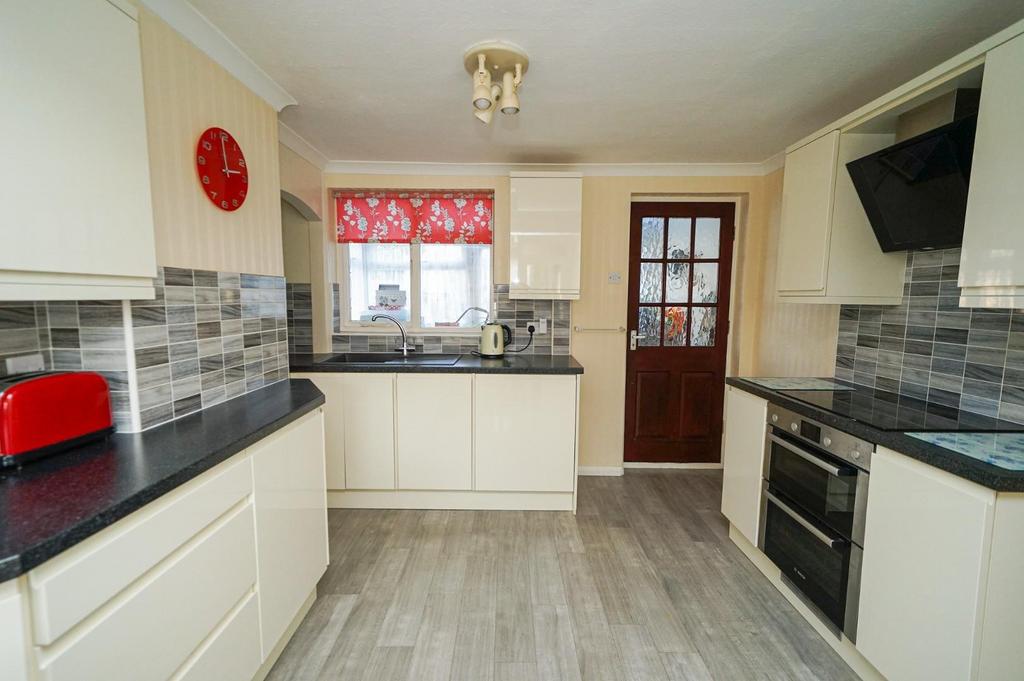 Woburn Road, Heath And Reach... 3 bed terraced house for sale £325,000