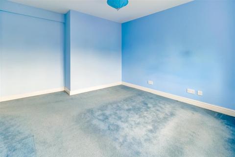 5 Haydon Close, Studley, B80 7SP