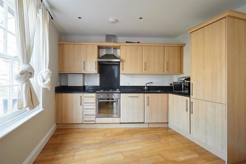 Ferry Quays Courtyard, Brentford, TW8 2 bed flat £1,750 pcm (£404 pw)