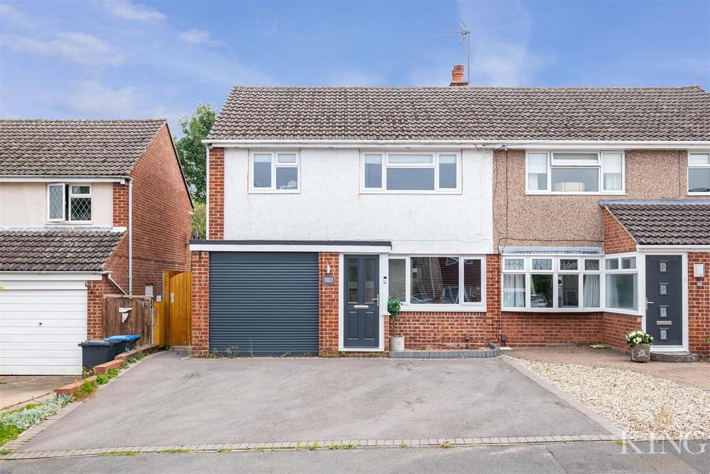 St. Martins Avenue, Studley 3 bed semidetached house £295,000