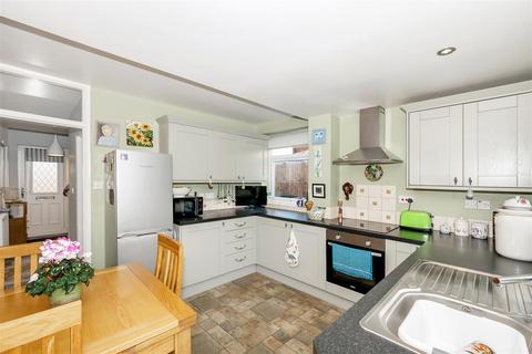 14 Greys Road, Studley, B80 7QQ