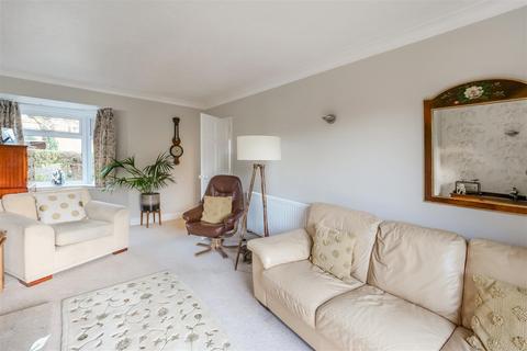 14 Greys Road, Studley, B80 7QQ