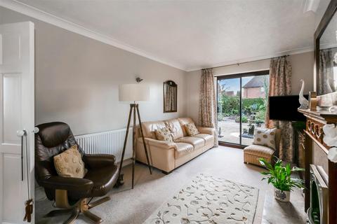 14 Greys Road, Studley, B80 7QQ
