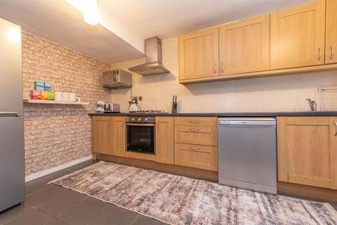 7b Castle Road, Studley, B80 7LP
