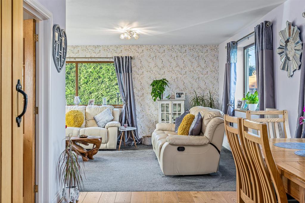 Long Lane, Aston End, Stevenage 3 bed semidetached house £650,000