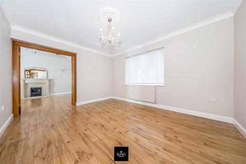 16 Abbey Close, Alcester, B49 5QW