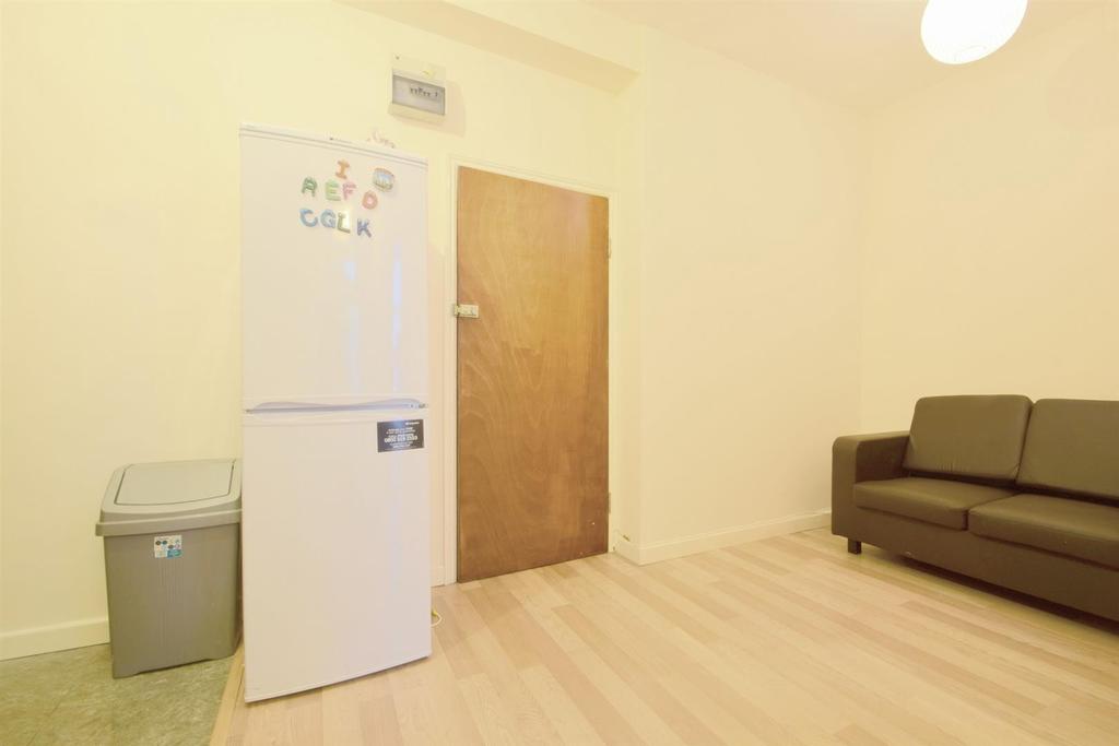 Kitchen 2.jpg