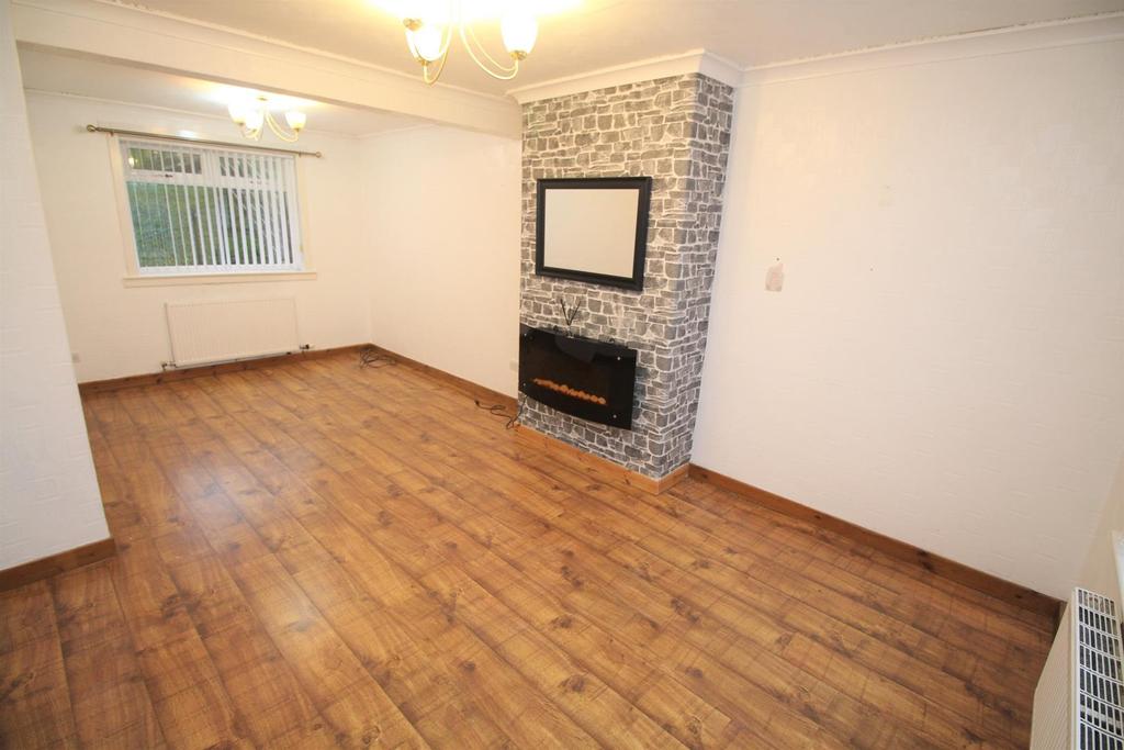 Maple Road, Greenock 2 bed end of terrace house £67,000