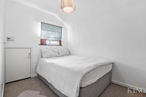 7 Manor Mews, Studley, B80 7PR