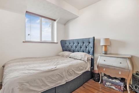 7 Manor Mews, Studley, B80 7PR