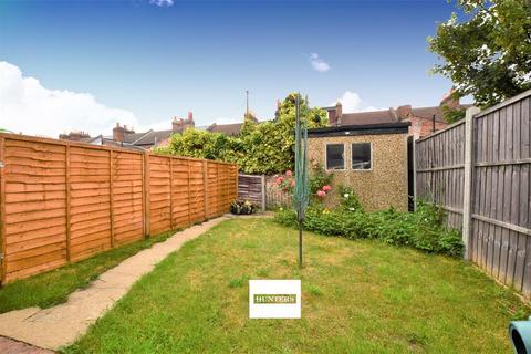 39 Heath Road, Romford, RM6 6LJ