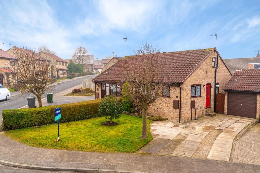 Parkland Drive, Tadcaster 2 bed semidetached bungalow £195,000