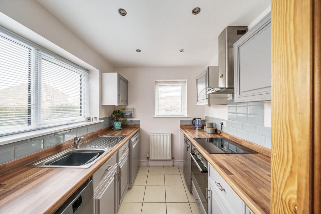 Parkland Drive, Tadcaster 2 bed semidetached bungalow £195,000