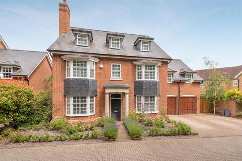 2 Gatcombe Crescent, Ascot, SL5 7HA
