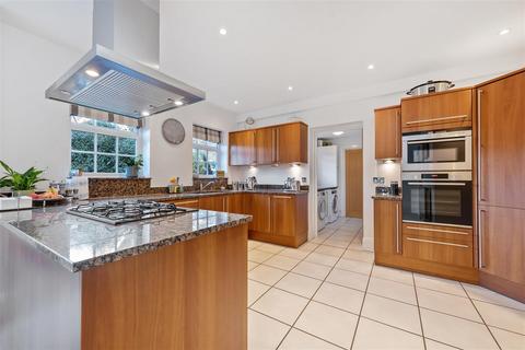 2 Gatcombe Crescent, Ascot, SL5 7HA