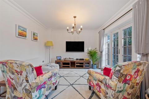2 Gatcombe Crescent, Ascot, SL5 7HA