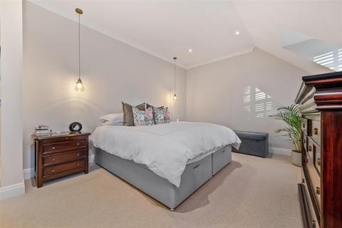 2 Gatcombe Crescent, Ascot, SL5 7HA