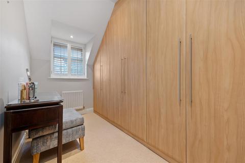 2 Gatcombe Crescent, Ascot, SL5 7HA