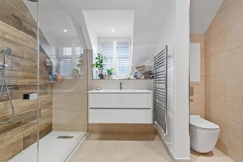 2 Gatcombe Crescent, Ascot, SL5 7HA