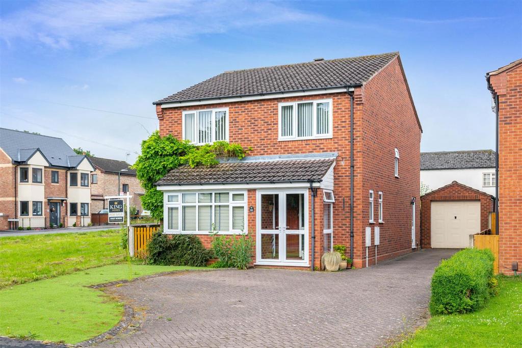 St Judes Avenue, Studley 4 bed detached house £375,000