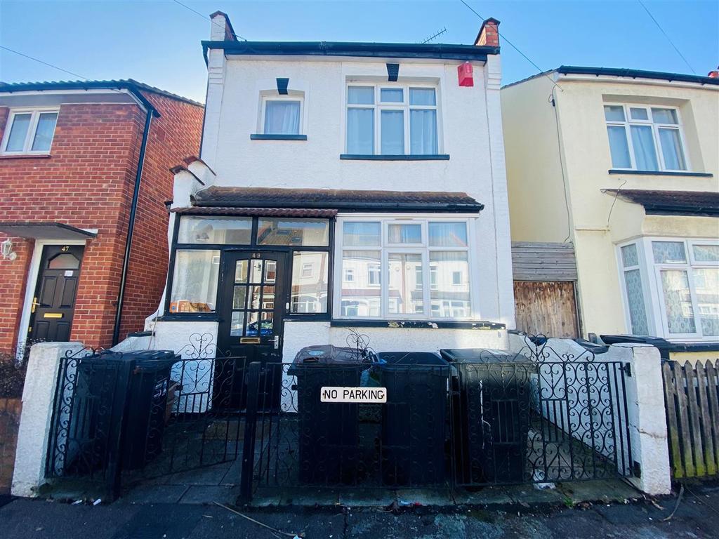 Macclesfield Road, London 3 bed detached house £1,800 pcm (£415 pw)