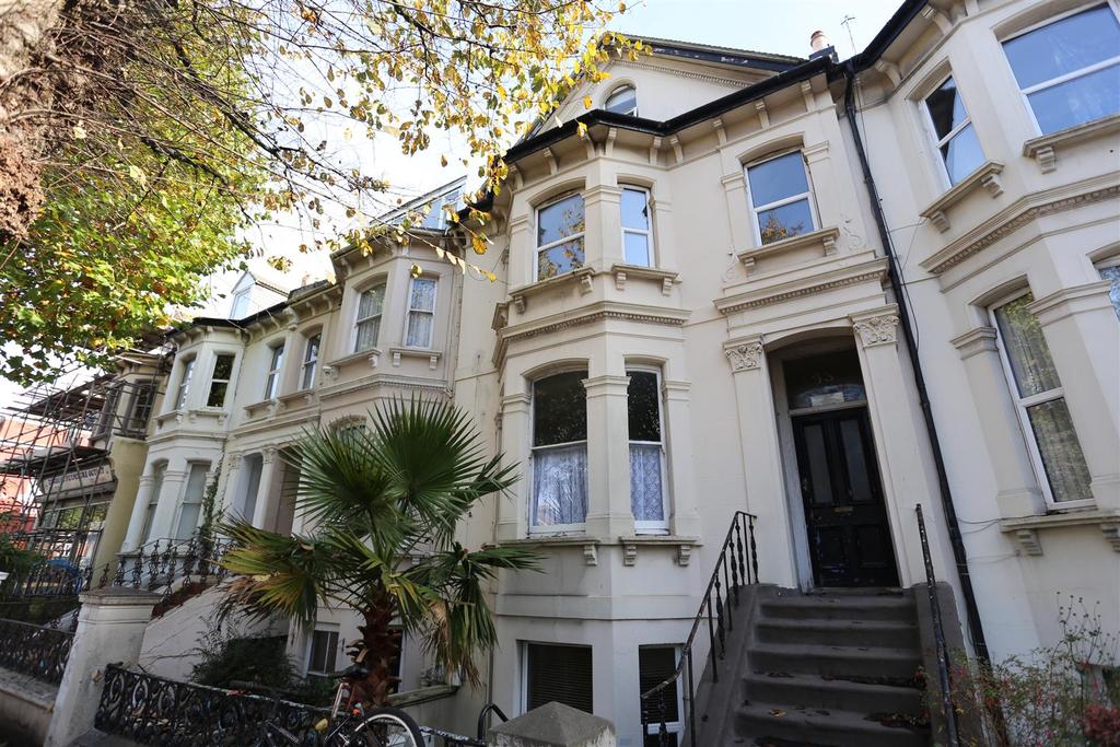 Sackville Road, Hove 2 bed flat £1,295 pcm (£299 pw)