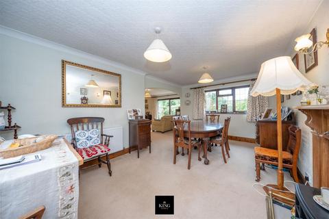 22 Holt Road, Studley, B80 7NX
