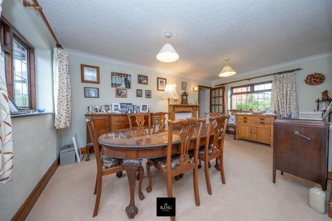 22 Holt Road, Studley, B80 7NX