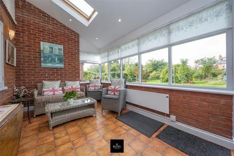 22 Holt Road, Studley, B80 7NX