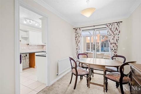 14 Abbeyfields Drive, Studley, B80 7BF