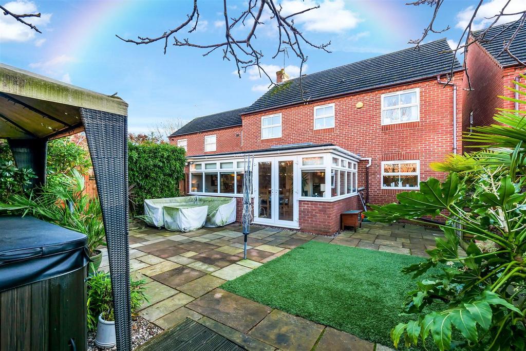 Spiers Court, Bidford On Avon, Alcester 4 bed link detached house £