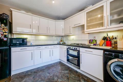 3 Haydon Close, Studley, B80 7SP